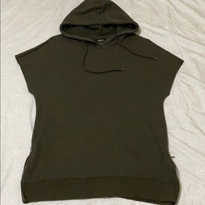 Short sleeve sweater